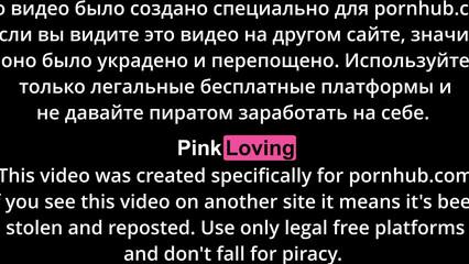Молодая бесстыдница показывает киску и мастурбирует в кафе